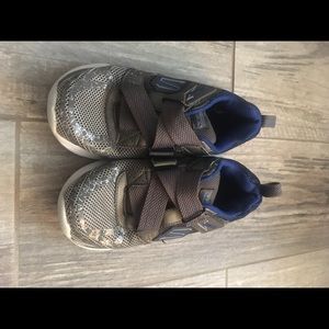 Boys Skechers sneakers sz 13.5